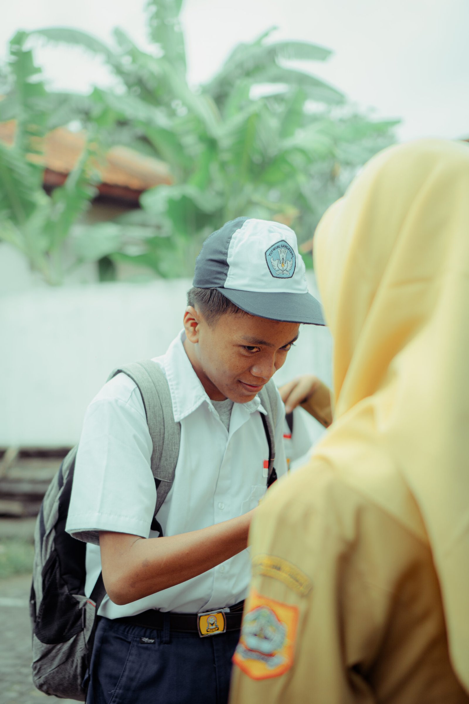 Mari kita budayakan ‘5’ (S : Salam,Sapa, Senyum, Salim, Sopan, Santun.)